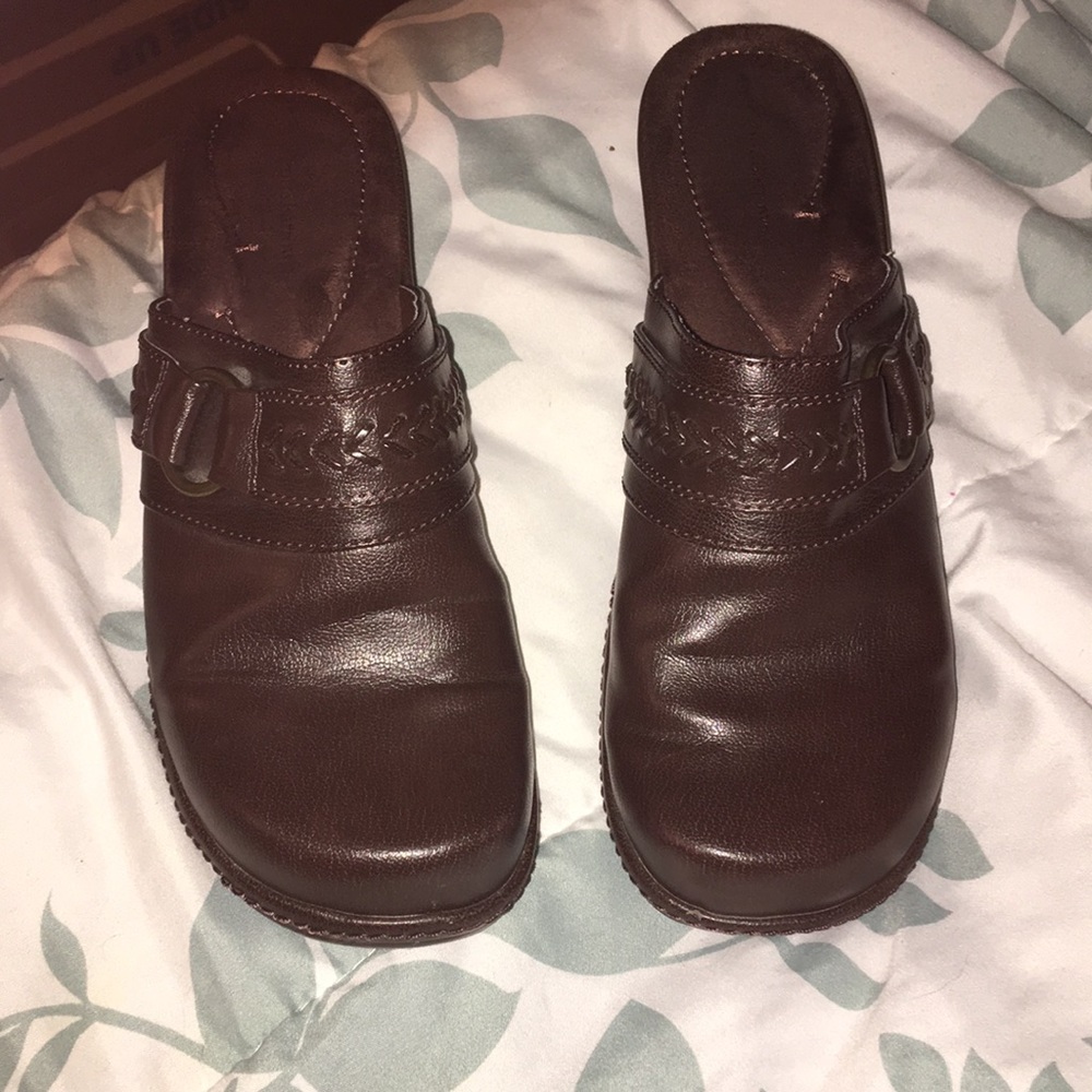 Clogs